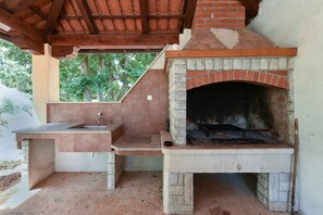 Property grounds - Holiday apartment with air conditioning (Muntić)