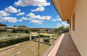 Property grounds - Holiday apartment with air conditioning (Muntić)
