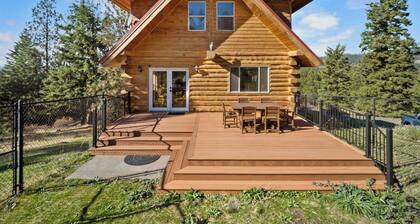 Nomad Peak Retreat - Rustic Cabin in Mt. Spokane