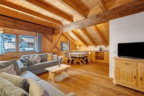 TV - Apartment 'Plazores Dai Sü' with Mountain View, Shared Terrace and Wi-Fi (St. Vigil)