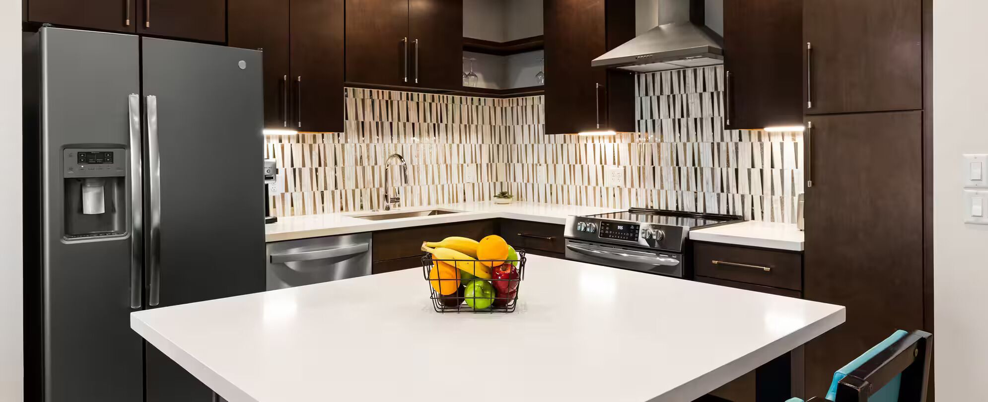 Mikrowelle, Ofen, Herdplatte, Geschirrspüler