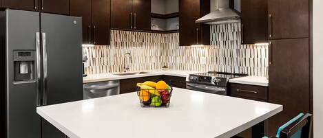 Micro-ondes, four, plaque de cuisson, lave-vaisselle