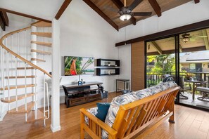 Appartamento, letti multipli, lanai, vista oceano (Kona Makai 5307) | Area soggiorno