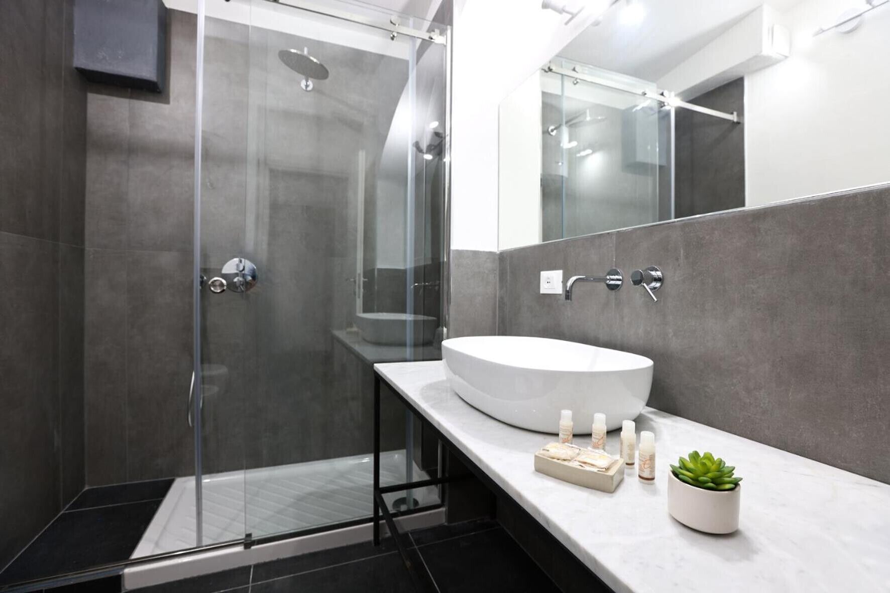 Douche, serviettes fournies