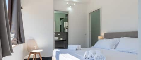 1 bedroom, bed sheets