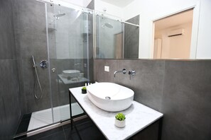 Douche, serviettes fournies