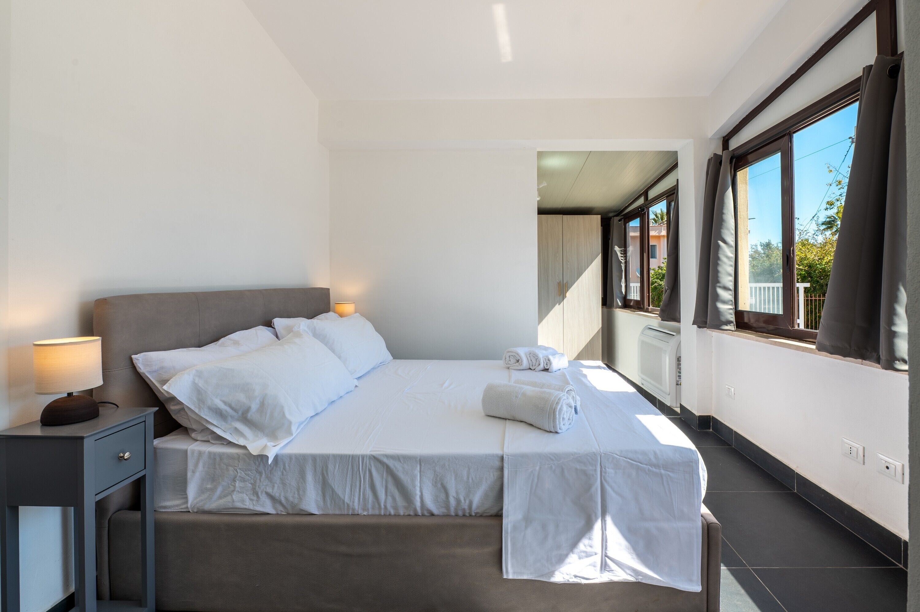 1 bedroom, bed sheets