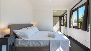 1 bedroom, bed sheets