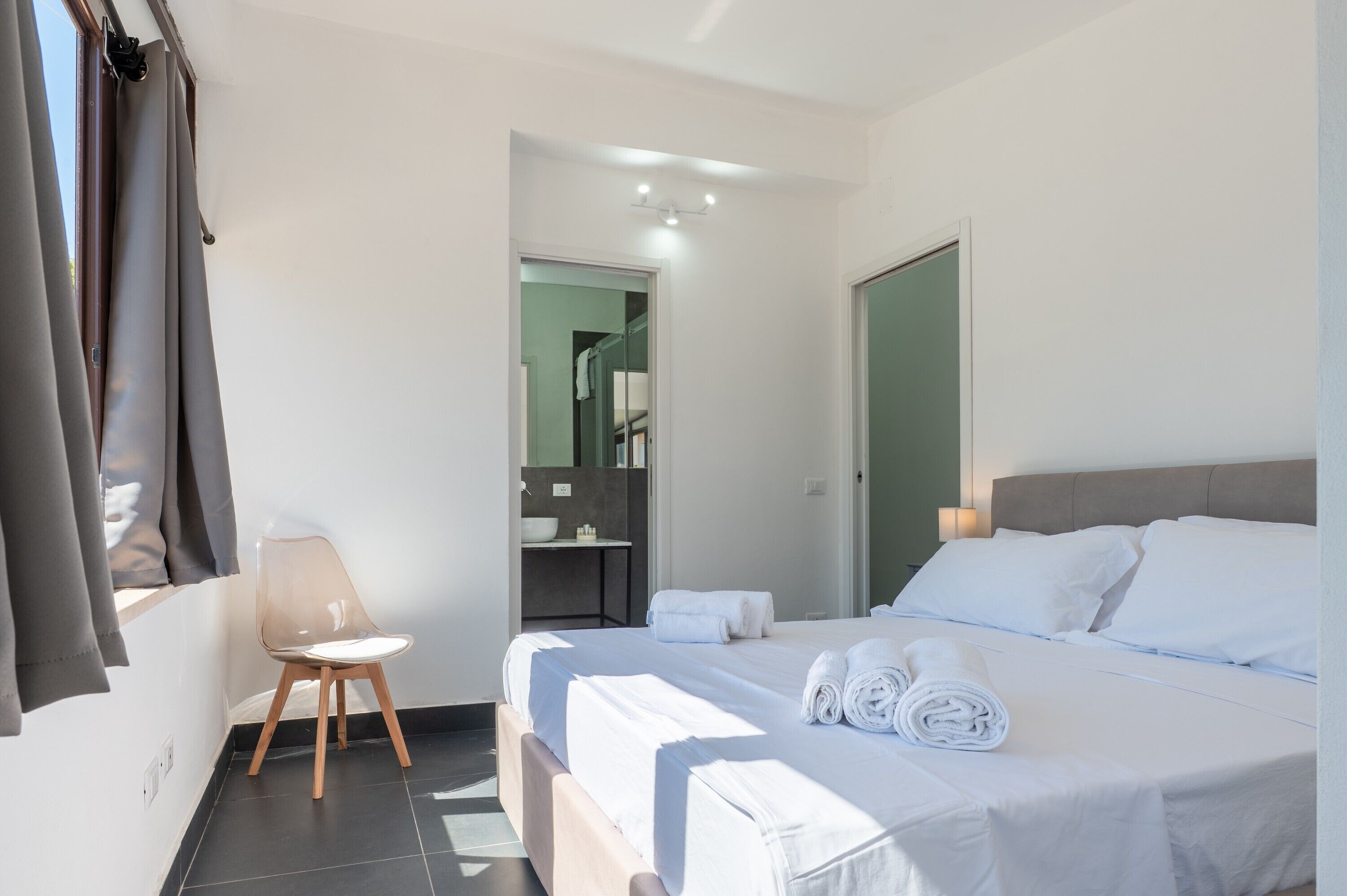 1 bedroom, bed sheets