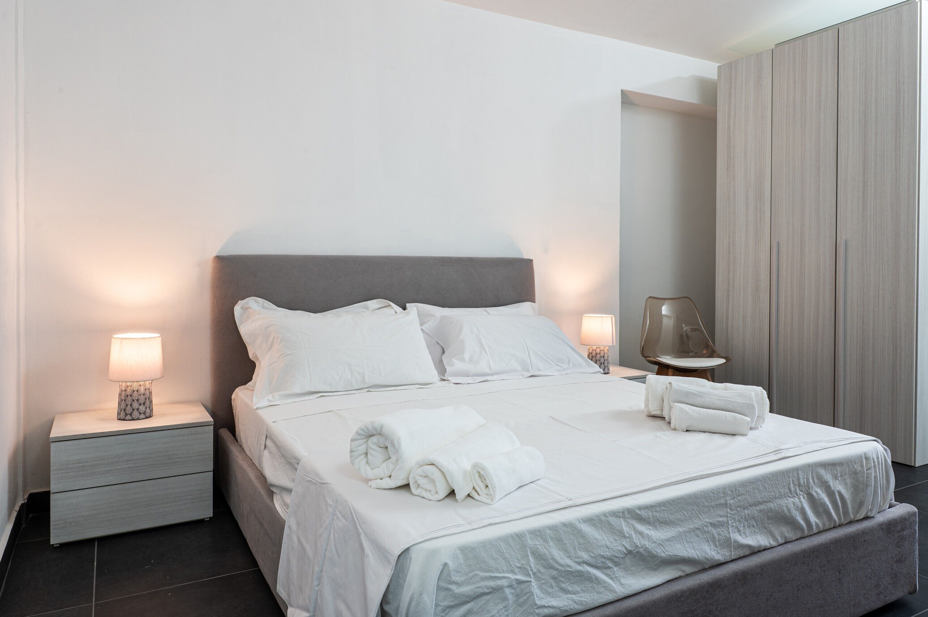 1 bedroom, bed sheets