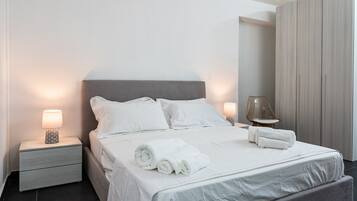 1 bedroom, bed sheets