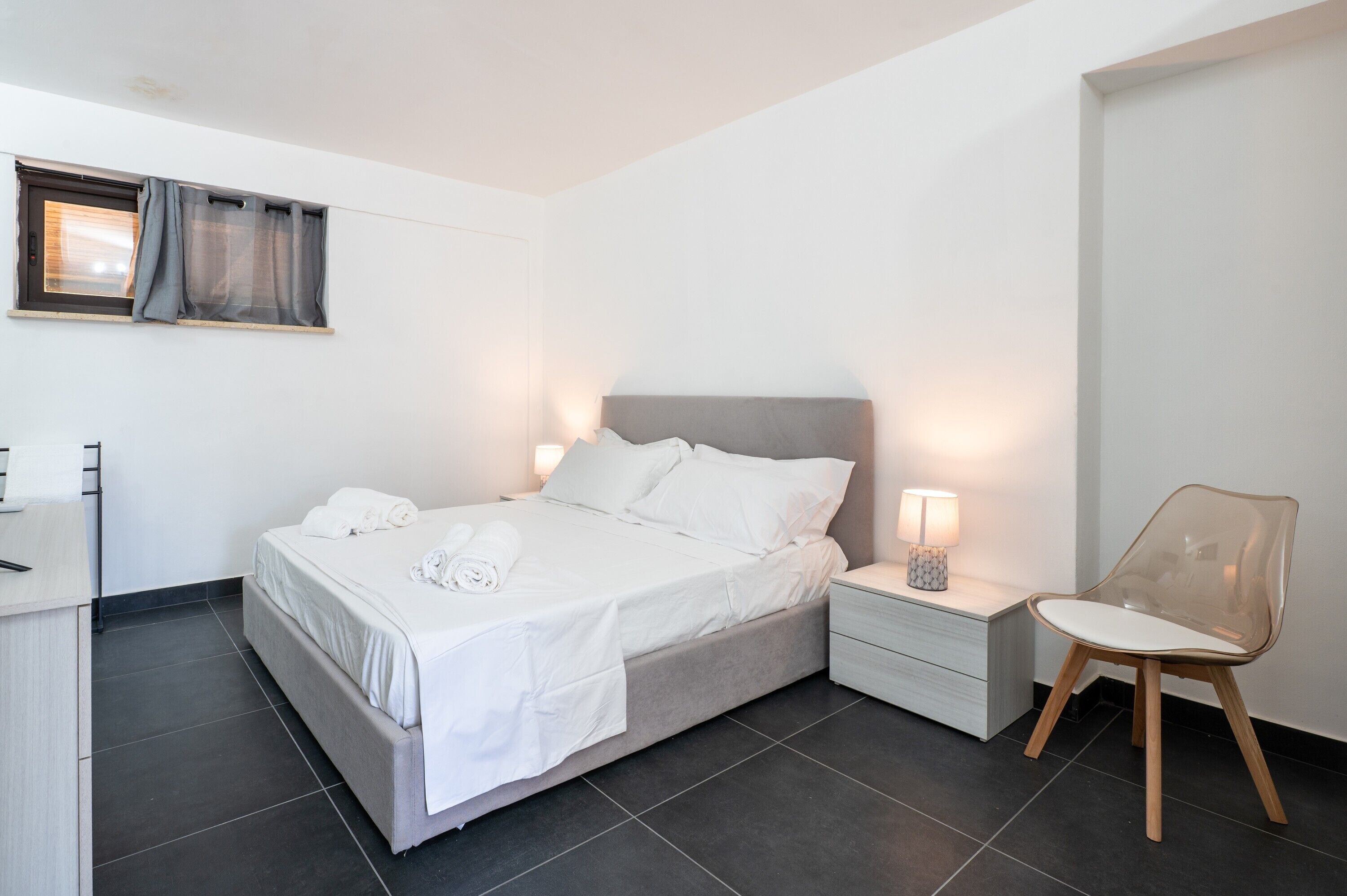 1 bedroom, bed sheets