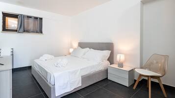 1 bedroom, bed sheets