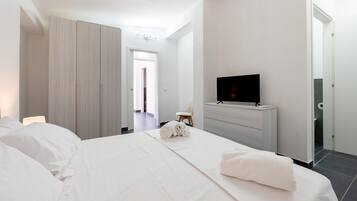 1 bedroom, bed sheets