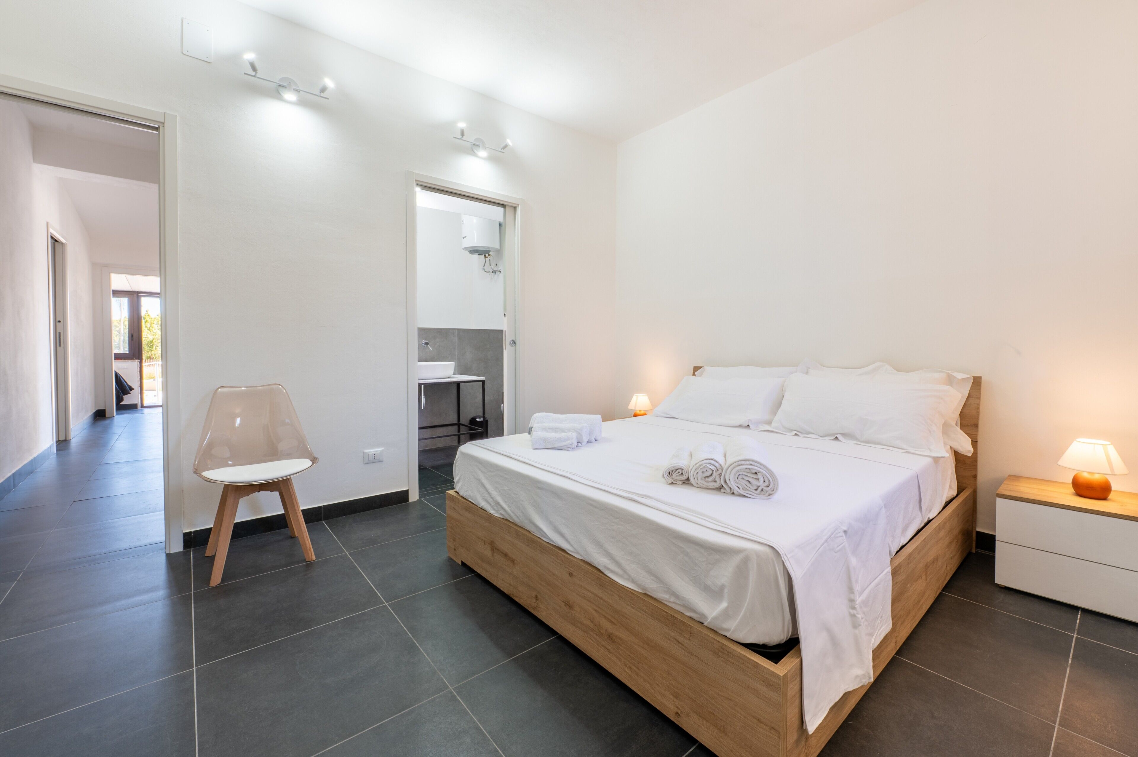 1 bedroom, bed sheets