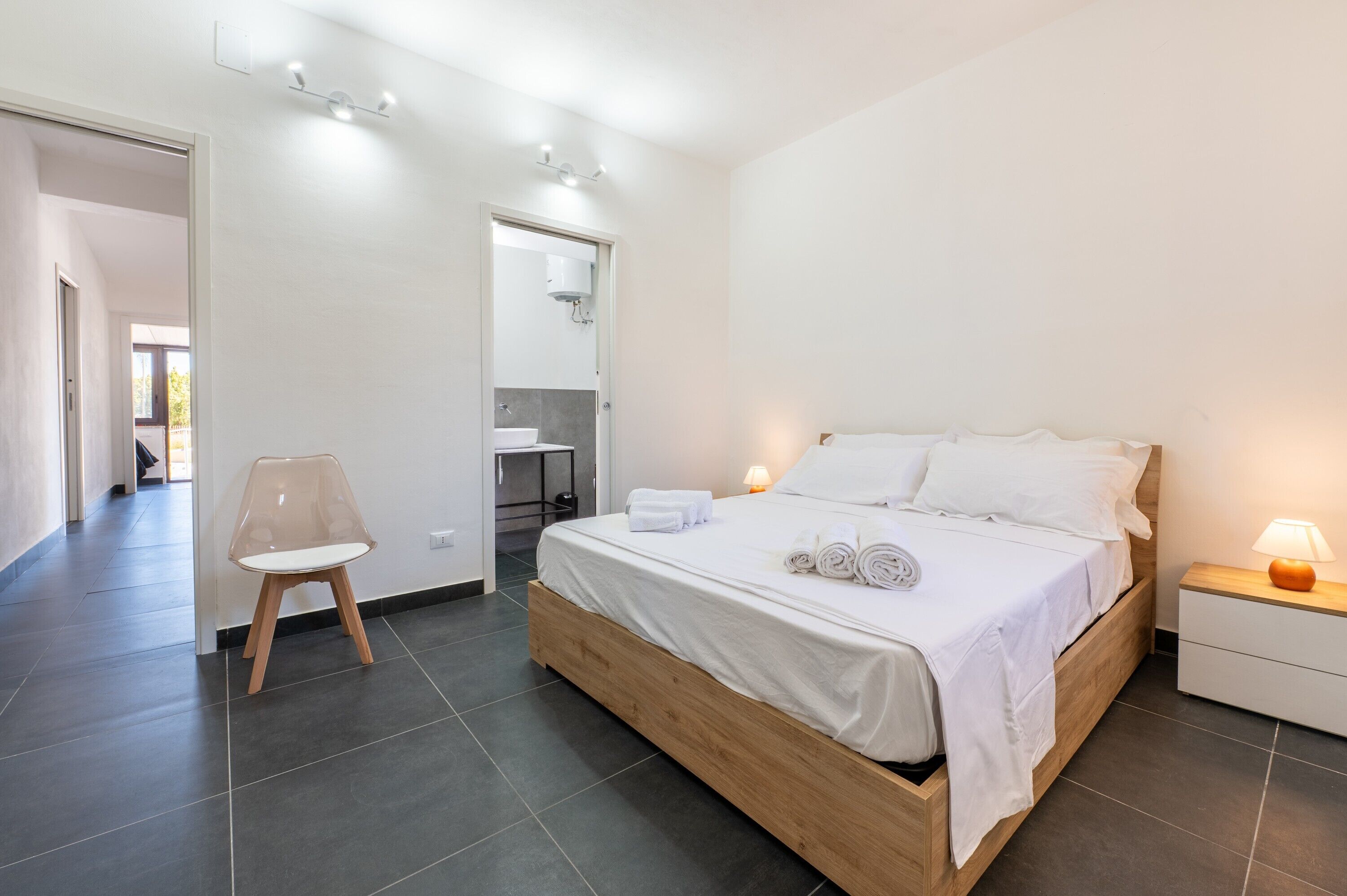 1 bedroom, bed sheets