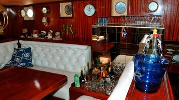 Bar (in der Unterkunft)