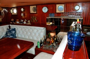 Bar (in der Unterkunft)