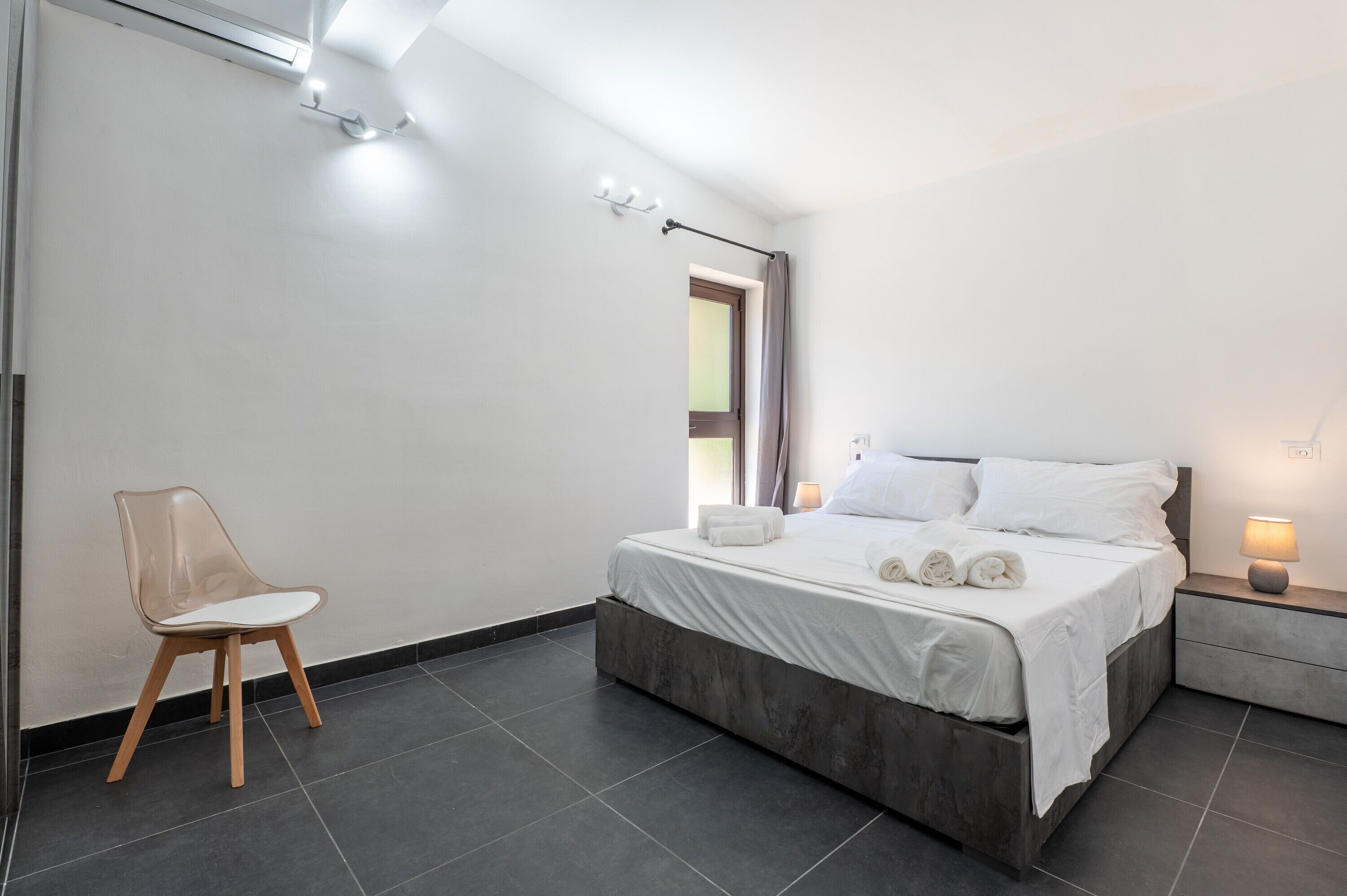 1 bedroom, bed sheets