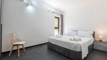 1 bedroom, bed sheets