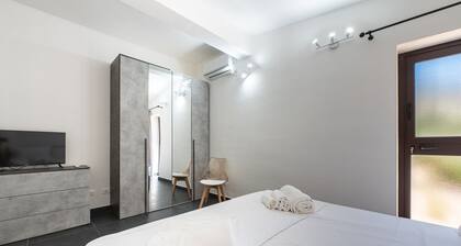 Room 'Altavilla 4' with Shared Garden and Air Conditioning