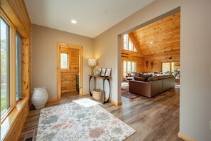 Interior - Ski In/Ski Out Deep Creek Home w/ Hot Tub (McHenry)