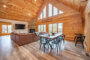 Dining - Ski In/Ski Out Deep Creek Home w/ Hot Tub (McHenry)