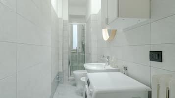 Doccia, asciugacapelli, bidet, asciugamani