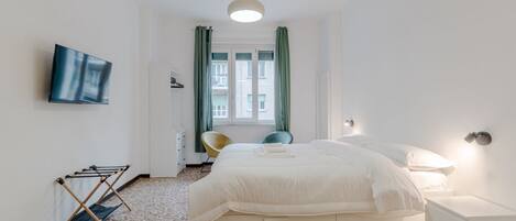 2 Schlafzimmer, Bügeleisen/Bügelbrett