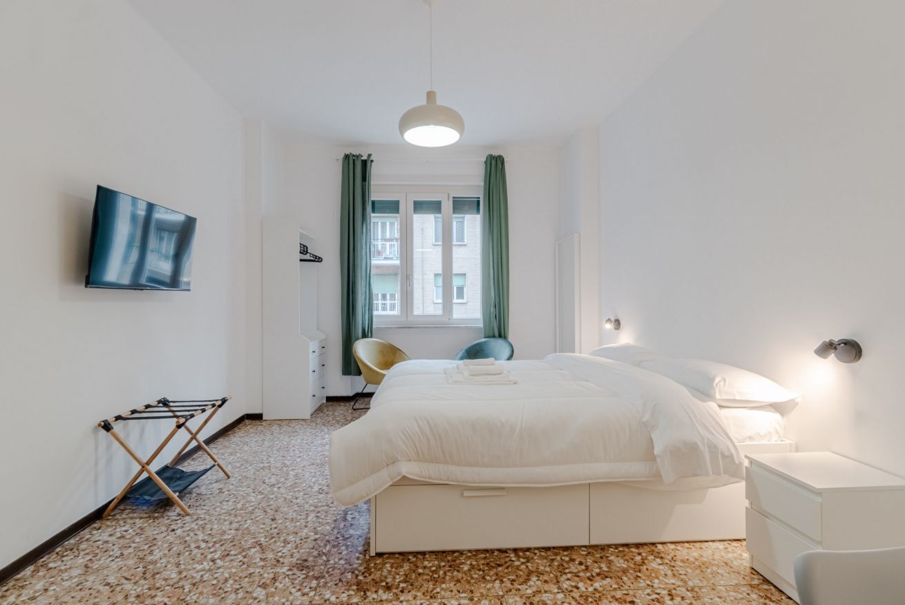 2 chambres, bureau, fer et planche à repasser