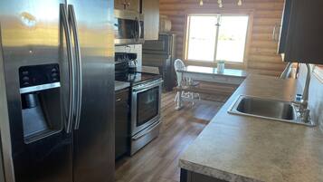 Microondas, horno, placa de cocina y lavavajillas