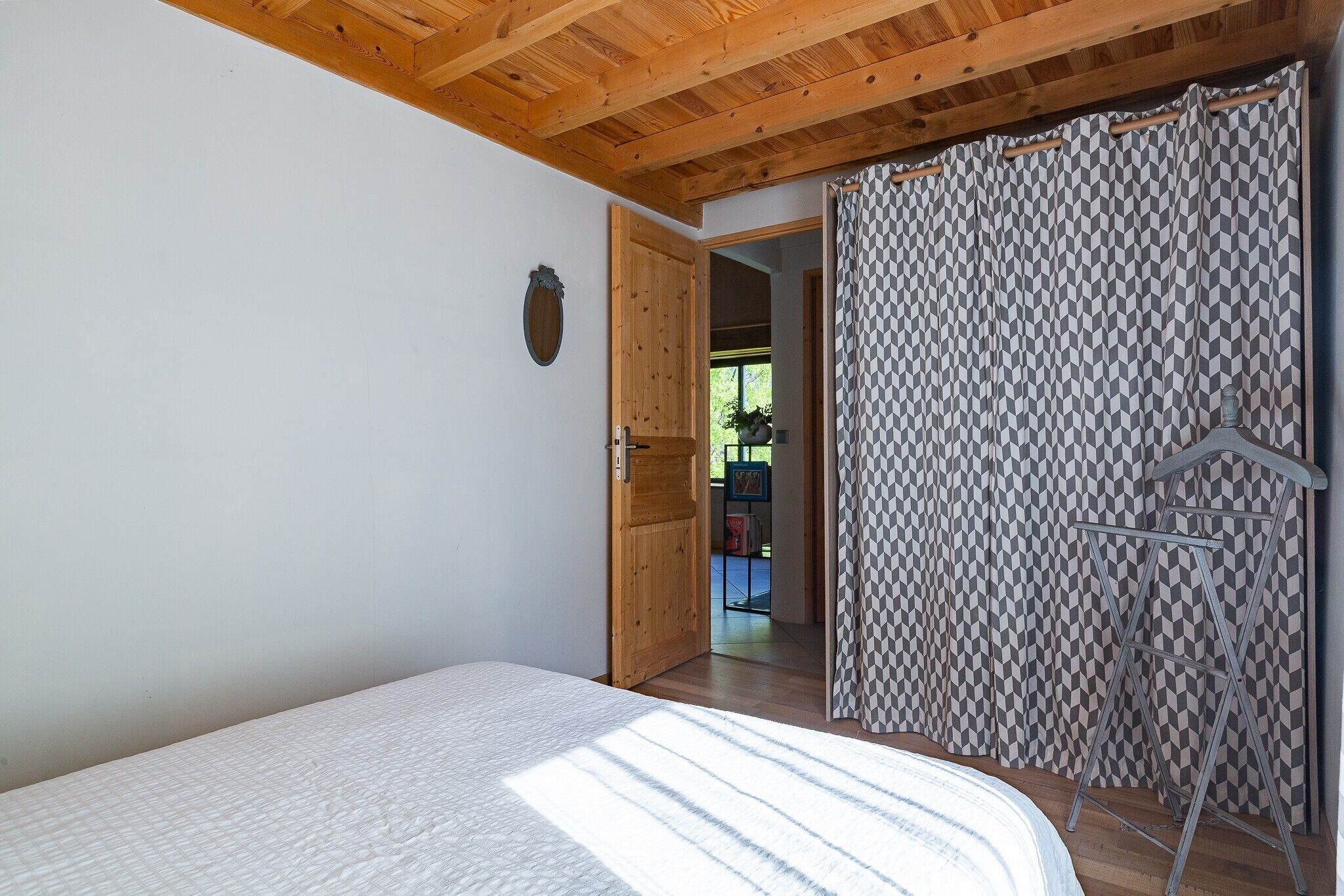 2 bedrooms, iron/ironing board, bed sheets