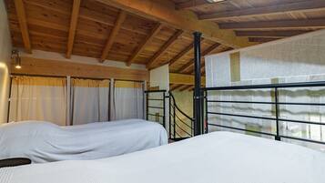 2 bedrooms, iron/ironing board, bed sheets