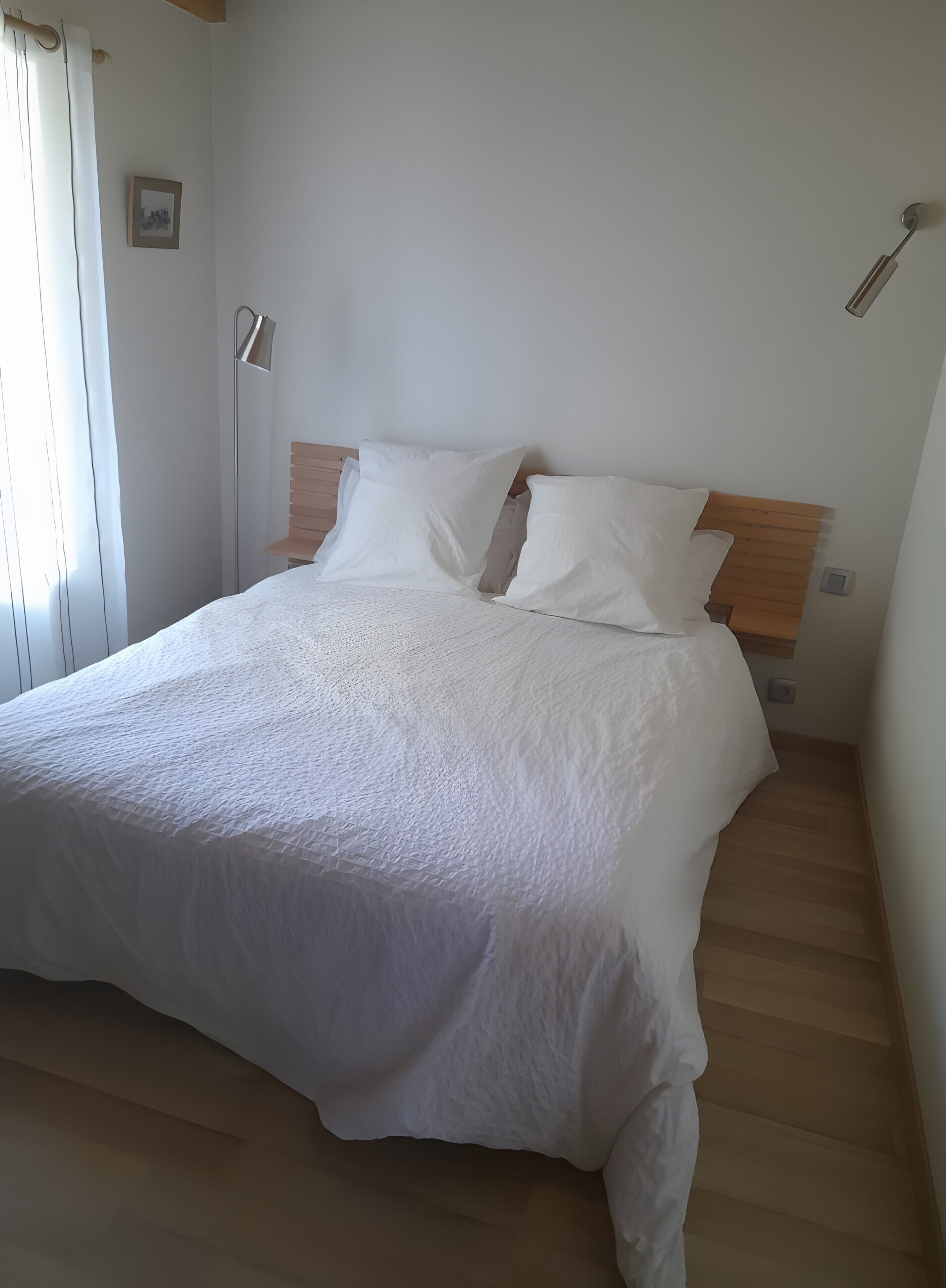 2 bedrooms, iron/ironing board, bed sheets