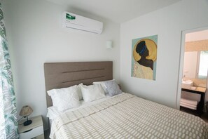 3 habitaciones, tabla de planchar con plancha, wifi y ropa de cama 