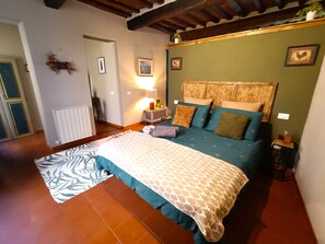 1 habitación, escritorio, tabla de planchar con plancha y wifi gratis 