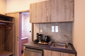 Iron/ironing board, free WiFi - Nestel Near Athens Airport (Spata-Artemida)