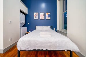 1 habitación, tabla de planchar con plancha, wifi y ropa de cama 