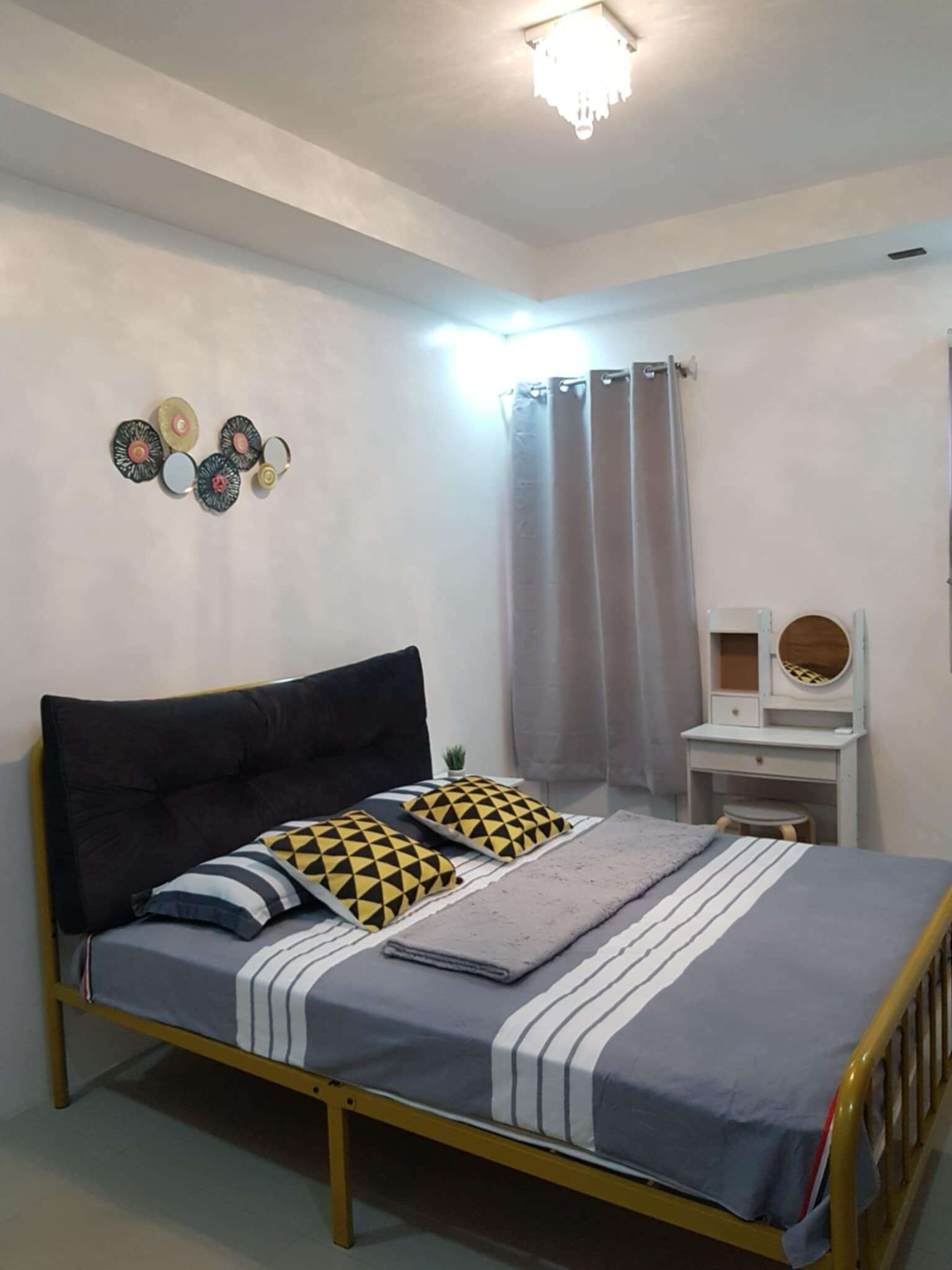 2 habitaciones, tabla de planchar con plancha, internet y ropa de cama 