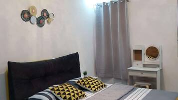 2 bedrooms, iron/ironing board, internet, bed sheets