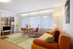 TV - Apartment 'Grünfelder' with Mountain View, Shared Garden and Wi-Fi (Au)