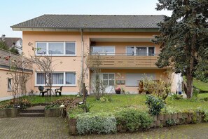 Exterior - Apartment 'Grünfelder' with Mountain View, Shared Garden and Wi-Fi (Au)
