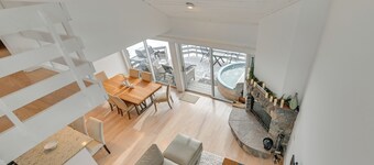 Windham Mountain Slope-Side Escape w/ Private Hot Tub| Pets Welcome