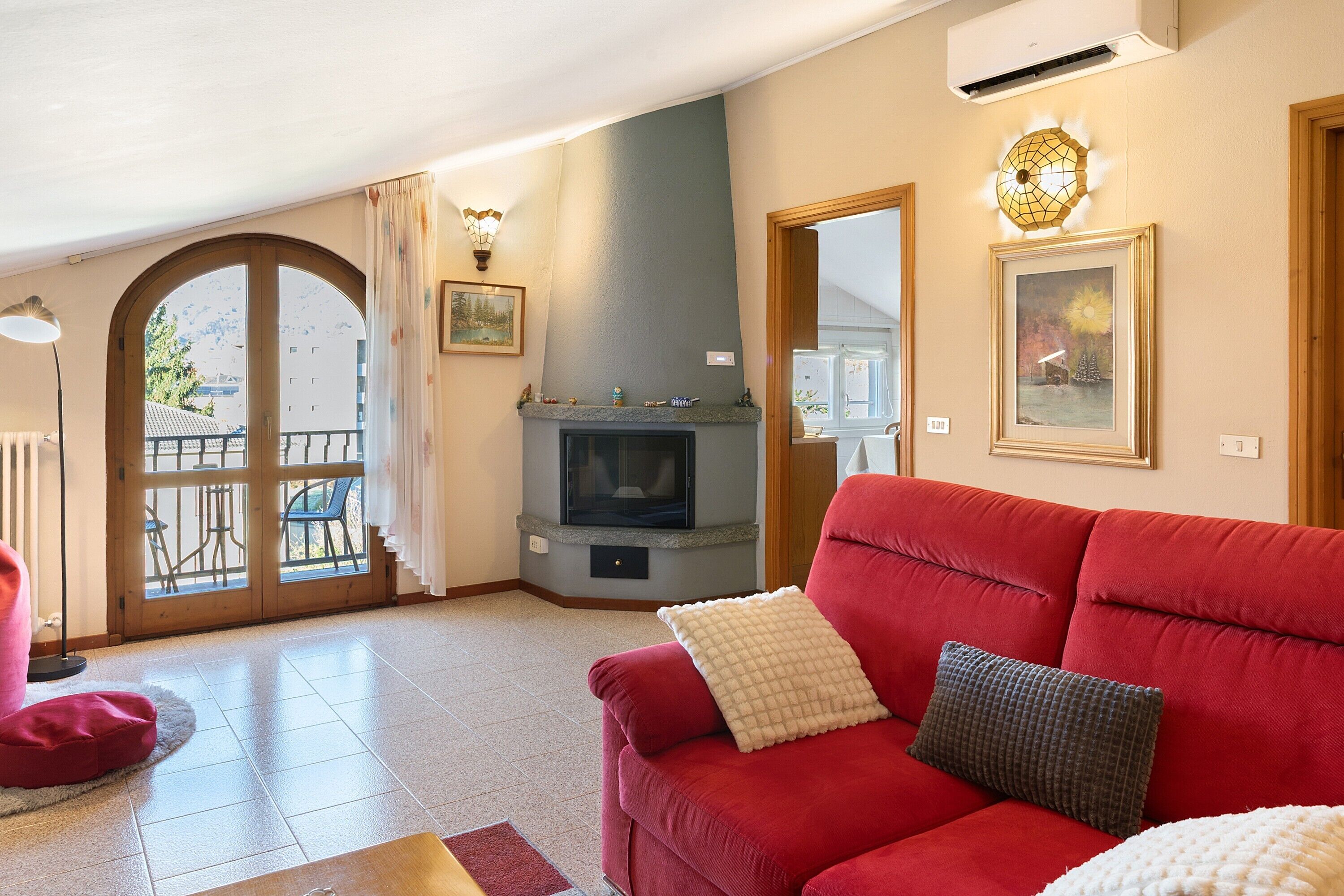 Télévision, cheminée