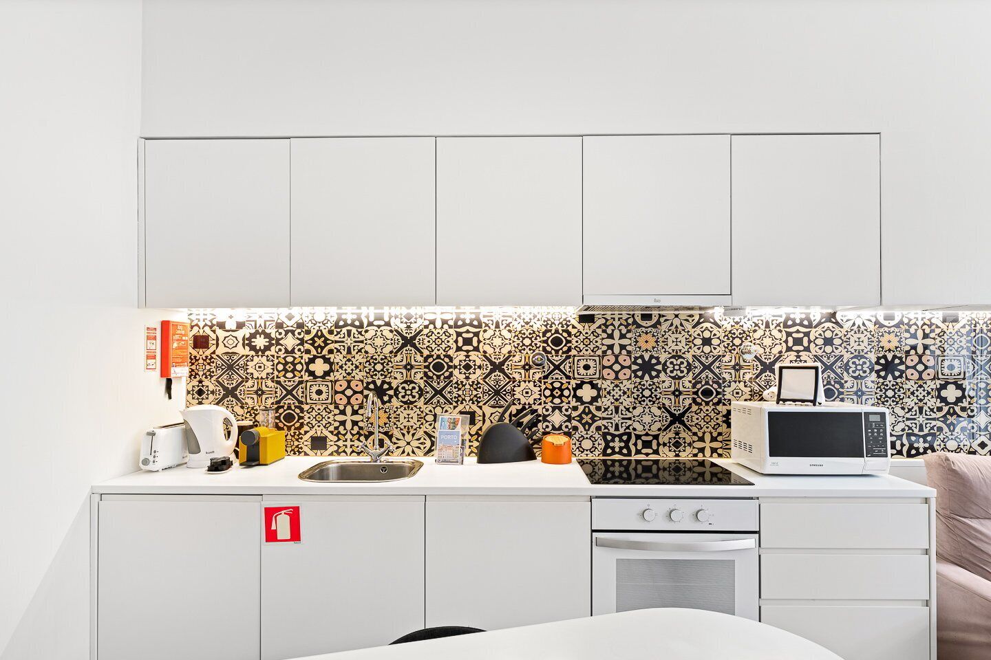 Refrigerador, microondas, horno y lavavajillas 