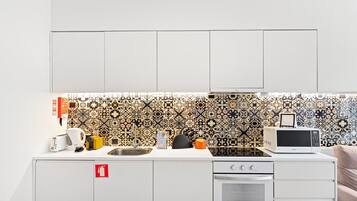 Refrigerador, microondas, horno y lavavajillas