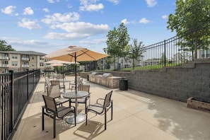 BBQ/picnic area - Landing Furnished Apartments - Northwest Charlotte (Charlotte)