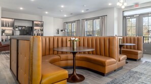 Lounge - Landing Furnished Apartments - Northwest Charlotte (Charlotte)