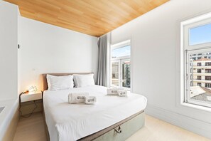 Tabla de planchar con plancha, Internet, ropa de cama