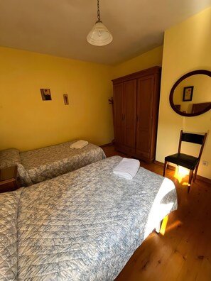 Bügeleisen/Bügelbrett, WLAN, Bettwäsche